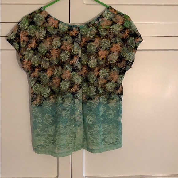 Lace flower top - Picture 2 of 4